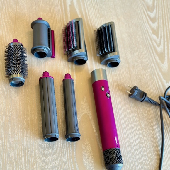 Dyson Other - Dyson Complete Long Airwrap 220v